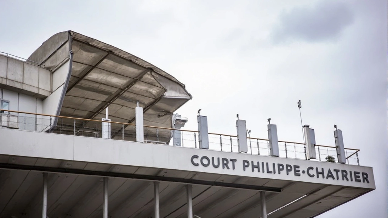 French Open Match Halts as Medics Rush to Screaming Spectator at Philippe-Chatrier